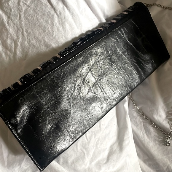 FREE w/ 25$+ Purchase Urban Expressions Beaded Front Long Statement Clutch - Picture 11 of 11